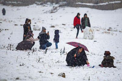 خوشحالی مردم از برف و باران پاییزی