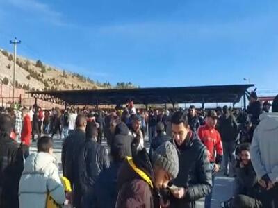 هجوم هواداران تراکتور به سمت گیت های ورودی ورزشگاه