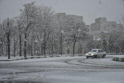 بارش برف در روستاهای کاشان به بیش از ۵۰ سانتی متر رسید