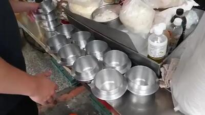  غذای خیابانی تایوان: طعم پلو مخصوص با میگو و املت صدف (فیلم)