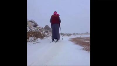 بارش برف در عربستان و اسکی روی شن‌های بیابان (فیلم)