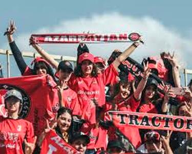 هوادار تراکتور: داورها همیشه علیه ما تبعیض قائل می‌شوند!