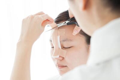 بررسی عوارض محکم یا اشتباه زدن چسب بینی بعد از عمل !