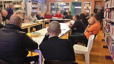 برپایی جایزه‌ای ادبی به انتخاب زندانیان