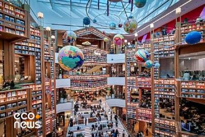  معماری عجیب این کتابخانه بازدید‌کنندگان را به وجد آورد - اکونیوز