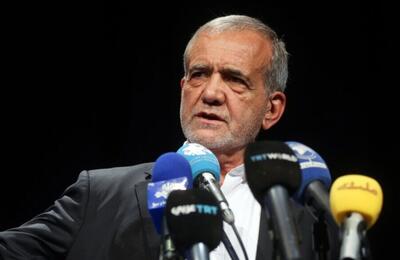 پزشکیان: می‌خواهیم با همه صلح کنیم ولی قلدری می‌کنند / اینکه بگویند شما موشک نداشته باشید، بعد اسرائیل را تا دندان مسلح کنند که هر وقت دلش خواست بیاید اینجا را شخم بزند و برود، بنده این کار را نمی‌کنم