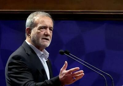 پزشکیان: یک کشور با جمعیت یک یا دو میلیون نفر در ورزش یا علم از ما جلو می‌زند؛ زیرا آنها فرصتی برای رقابت دارند / اگر جلوی رقابت را بگیریم و فکر کنیم فقط عده‌ای خاص می‌توانند کار کنند، دچار همین مشکلاتی خواهیم شد که هم‌اکنون با آن مواجهیم