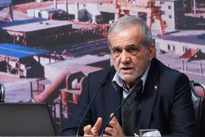 پزشکیان: پارسال قرار بود در آبان ماه اصلا برق نداشته باشیم؛ ذخایر ما به یک میلیارد و دویست لیتر رسیده بود/ یک سری از خبرنگاران یک قسمت از حرف ما را می‌گیرند و می‌گویند برنامه نداری، برو کنار، ولی در عین بی‌پولی کار‌ها را انجام می‌دهیم/ قبلاً پول‌های ما می‌سوخت، الان نمی‌گذاریم بسوزد؛ در حالتی که جنگ رخ داده و تحریم بدتر شده، این اصلاحات را انجام می‌دهیم