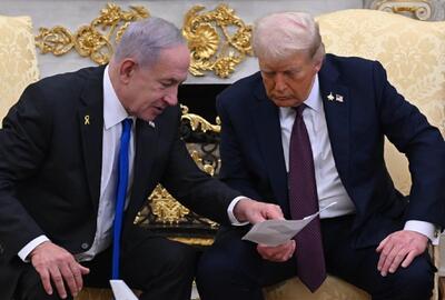 پس از آغاز بمباران اسرائیل، کاخ سفید مخفیانه پیشنهادی به ایران فرستاد / این پیشنهاد شامل پایان حمایت تهران از حزب‌الله و حماس و جایگزینی فردو با تأسیسات جدیدی بود که اجازه غنی‌سازی ندهد؛ در مقابل، تمام تحریم‌های ایران لغو می‌شد