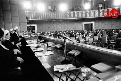 ۴۰ سال پیش جانشین رهبری چگونه معرفی شد؟ +عکس و جزئیات