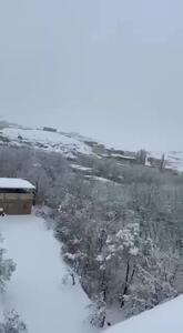 بارش برف در روستاهای کاشان به بیش از ۵۰ سانتی متر رسید