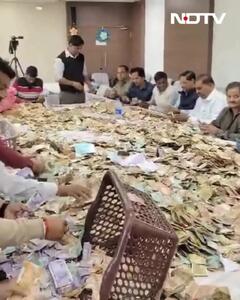 عملیات شمارش نذورات معبد گانش؛ از اسکناس و سکه تا نقره و ارز خارجی