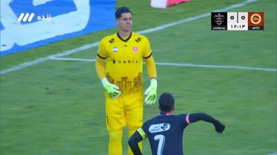 دومین اشتباه در خط دفاعی پرسپولیس و واکنش زیبای نیازمند در مصاف تک به تک با هاشم نژاد