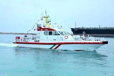 انتقال دریایی بیمار قشمی به بندرعباس در هوای نامساعد