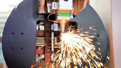 از دل جرقه‌ها و قوس‌های داغ، آینده صنعت شکل می‌گیرد