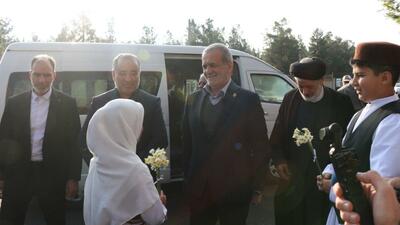  گزارش تصویری/ بازدید پزشکیان از نمایشگاه صنایع خراسان جنوبی