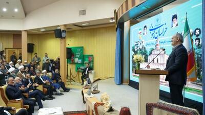 تصور اینکه فقط یک گروه حرف درست می‌زند و حرف دیگران نباید شنیده شود، جهل مطلق است