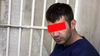 جان باختن مرد معتاد زیر مشت های مسئول کمپ