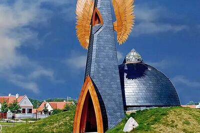 کلیسایی زنده از دل طبیعت + عکس