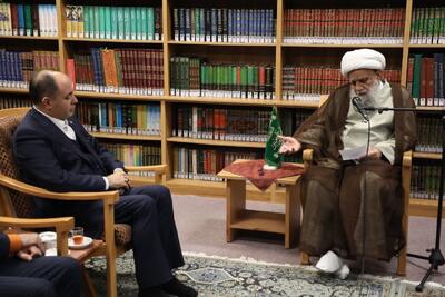  آیت‌الله کریمی‌جهرمی: خدمت صادقانه دولت به مردم مایه امید و نشاط جامعه است