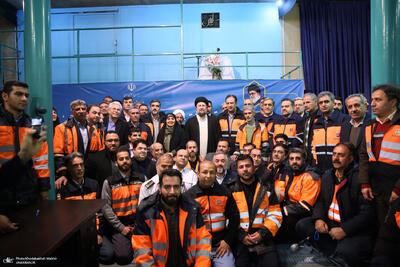 دیدار وزیر و جمعی از کارکنان وزارت راه و شهرسازی با سید حسن خمینی