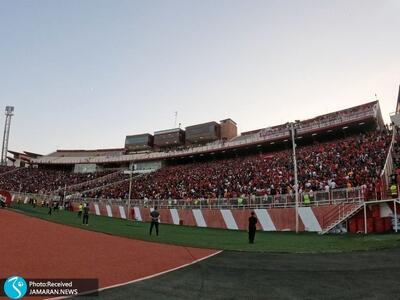 عکس| خط کشی دستی چمن ورزشگاه یادگار با سطل رنگ!