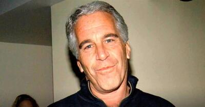 انتشار تصاویر تازه از املاک جفری اپستین؛ گذرنامه جعلی، پیام‌های مشکوک و عکس‌های جنجالی