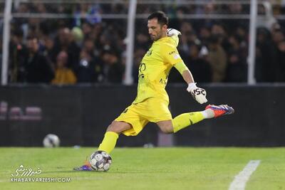 گلر استقلال ایران را ترک کرد