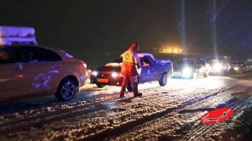  نجات ۱۴ مسافر گرفتار در برف و کولاک - کلبه سرگرمی
