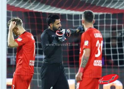 رقص کاپیتان سرخ‌ها در ۲ قاب! | ببینید - کلبه سرگرمی