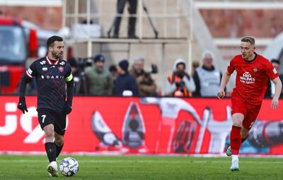 شعارهای توهین‌آمیز هواداران تراکتور خطاب به کریم باقری و عوامل پرسپولیس - پارس فوتبال