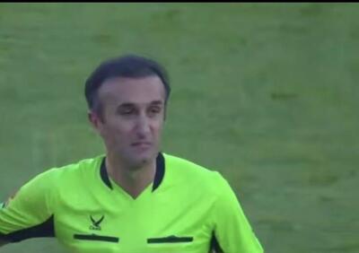 فیلم/ خداحافظی داور فوتبال در جریان دیدار تراکتور - پرسپولیس - پارس فوتبال