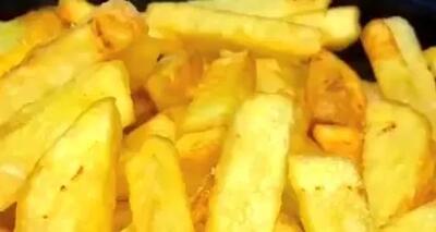  طرز تهیه سیب‌زمینی سرخ‌کرده ترد با تکنیکی که در آشپزخانه‌های حرفه‌ای استفاده می‌شود + فیلم