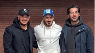  فیلم / نگاهی به استایل نوید پورفرج با پدر و مادرش در نمایش کلکسیونر / چه پدر و مادر جذابی ...