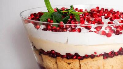 ترایفل انار شب یلدا؛ راهنمای درست کردن دسر شیک و پرطرفدار