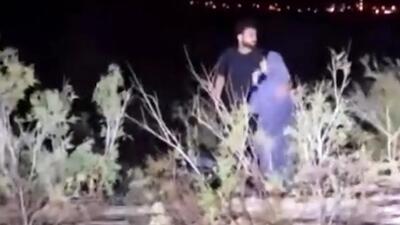 فیلم لحظه نجات زن و شوهر جوان از مرگ در سیلاب رودخانه بندرلنگه
