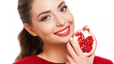  مدل های آرایش شب یلدا دخترانه با تم های رنگی و متد حرفه ای
