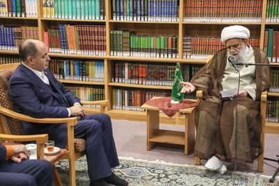 آیت الله کریمی جهرمی در دیدار وزیر جهاد کشاورزی: شنیدم بعضی مردم در شبانه روز یک وعده مختصر غذا می خورند/ وفور کالا زمانی که قیمت ها درحال افزایش است و مردم توان خرید ندارند اثری ندارد/ اگر نمی توانید قیمت ها را کنترل کنید از مردم عذرخواهی کنید
