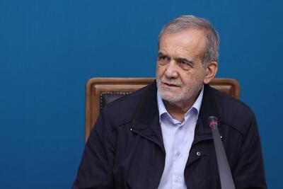 ویدئو | آلرژی پزشکیان به گل‌های روی میز و عطسه های مکرر در سفر استانی به خراسان جنوبی