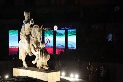 تندیس والرین از میدان انقلاب به کجا منتقل شد؟