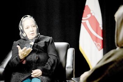 در روزنامه‌ها زنان را  به بازی نمی‌گرفتند