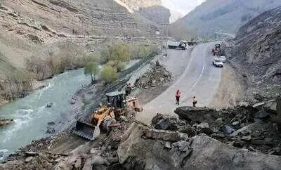 یک محور ارتباطی بر اثر بارش شدید مسدود شد