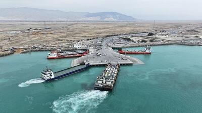  تعطیلی موقت بنادر لافت و پهل به دلیل شدت وزش باد