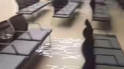  آبگرفتگی سالن ترانزیت فرودگاه کیش در پی بارش باران‌های شدید و نفوذ آب به سالن