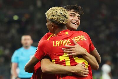 انتقاد مصطفی حاجی از تصمیم یامال: در اسپانیا پدری را بیشتر از تو دوست دارند