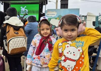تماشاخانه سیار کانون، روستای « بدراق آنه‌گلدی» را با خنده و شادی کودکان روشن کرد تصاویر - تسنیم