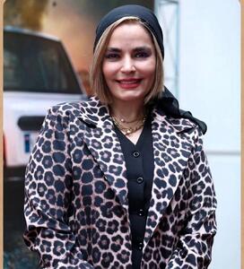 استایل زمستانی بازیگر سریال «از یاد رفته» در یک کافه