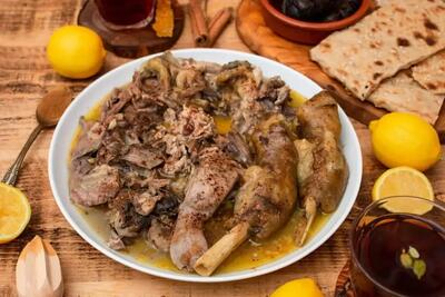  واکنش شگفت انگیز سوئدی‌ها، وقتی برای اولین بار در ایران «کله پاچه» می‌خورند (فیلم)