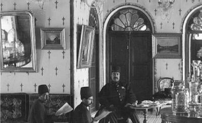 خبرخوانی ناصرالدین شاه؛ گوشه‌ای از زندگی سلطنتی در عصر قاجار (عکس)