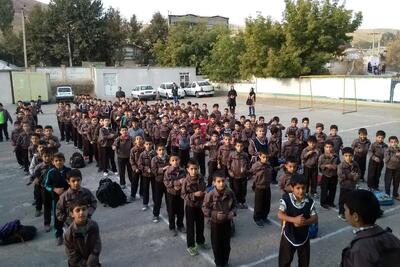 شکاف عمیمق بین آموزش و پرورش و دانش آموزان/ بچه‌ها از مدرسه بریده‌اند؛ میانگین معدل در کل کشور زیر ۹ است​!